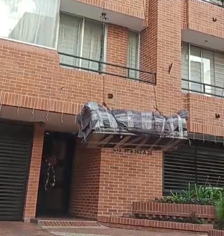 subidas y bajadas de sofas por fachada